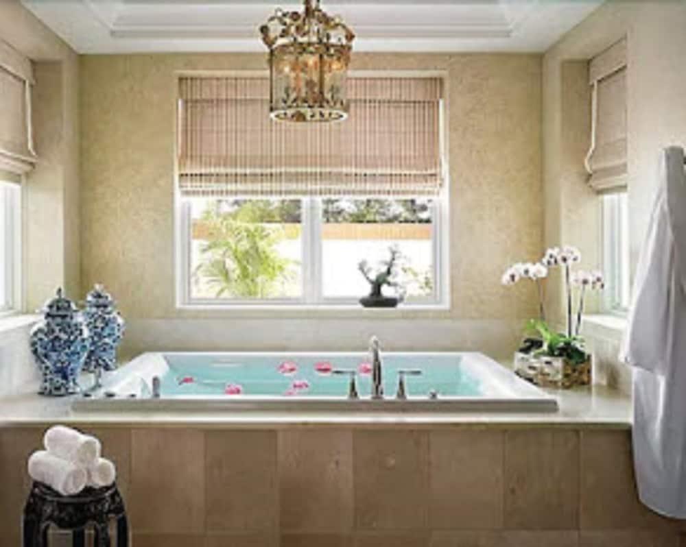 Four Seasons Hotel Los Angeles At ווסטלייק וילג' מראה חיצוני תמונה
